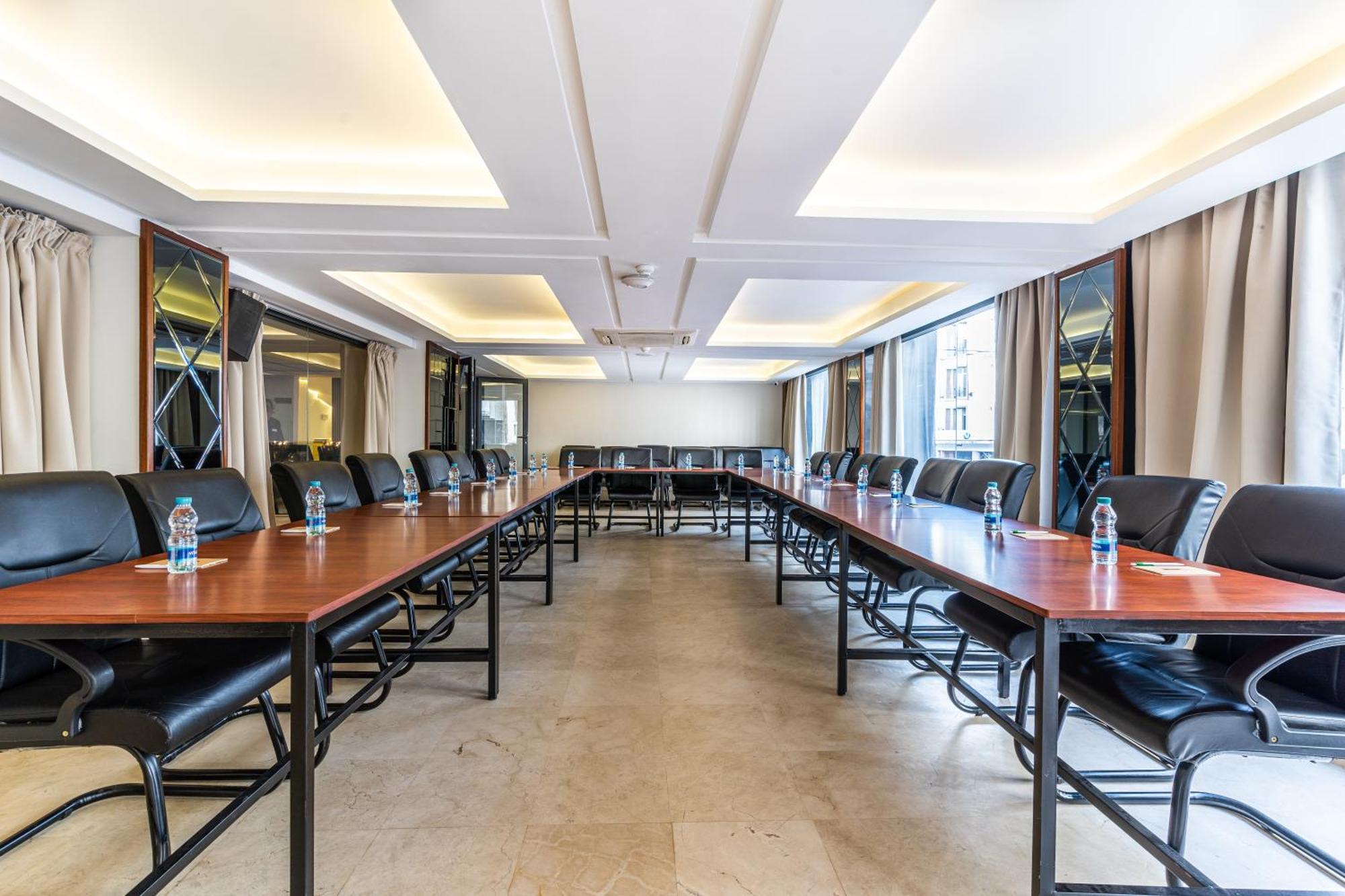 One Hotel Касабланка Экстерьер фото The meeting room of the African Union
