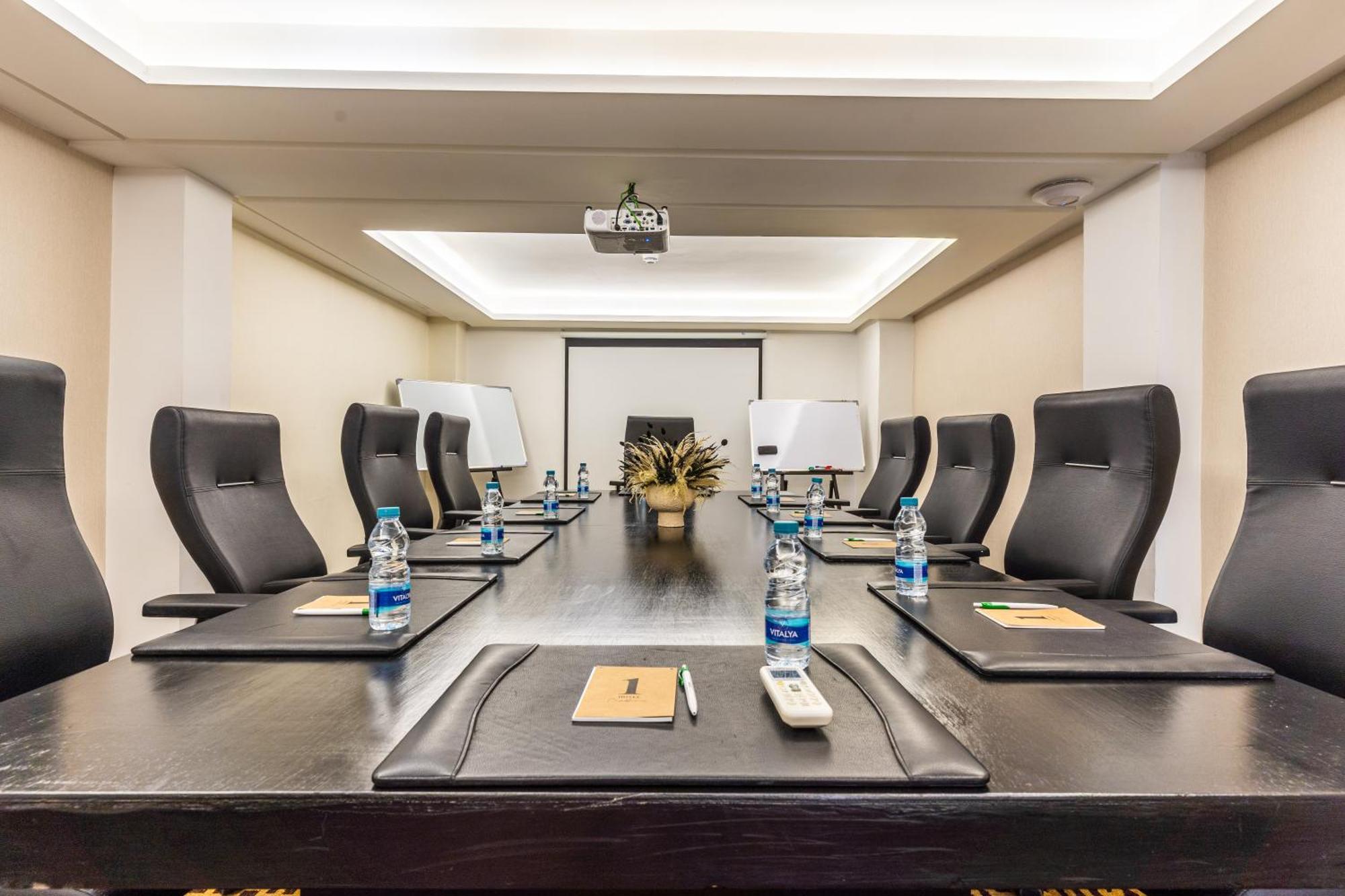 One Hotel Касабланка Экстерьер фото Meeting room at the hotel