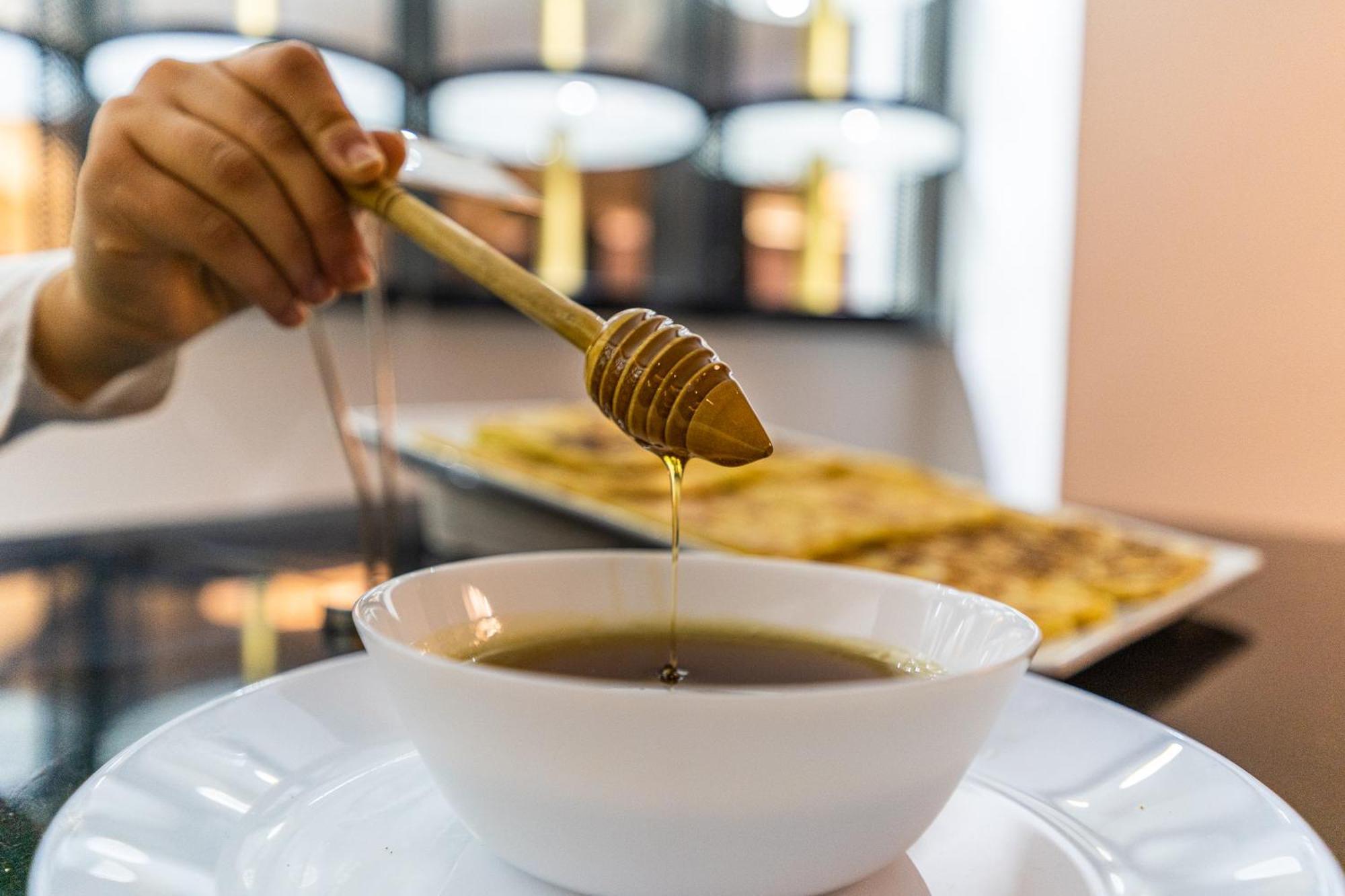 One Hotel Касабланка Экстерьер фото Honey being drizzled from a honey dipper