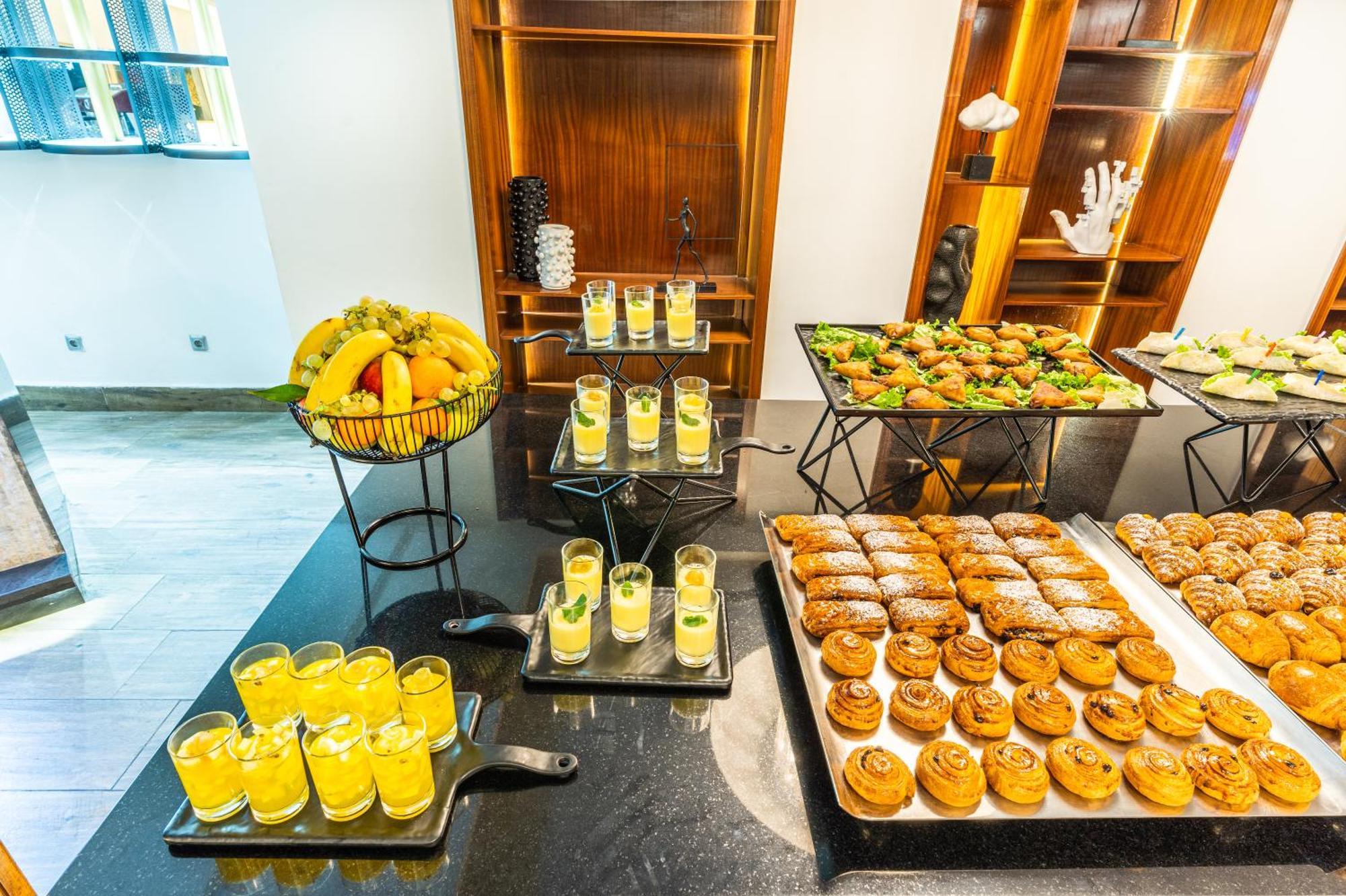 One Hotel Касабланка Экстерьер фото A selection of desserts at a buffet