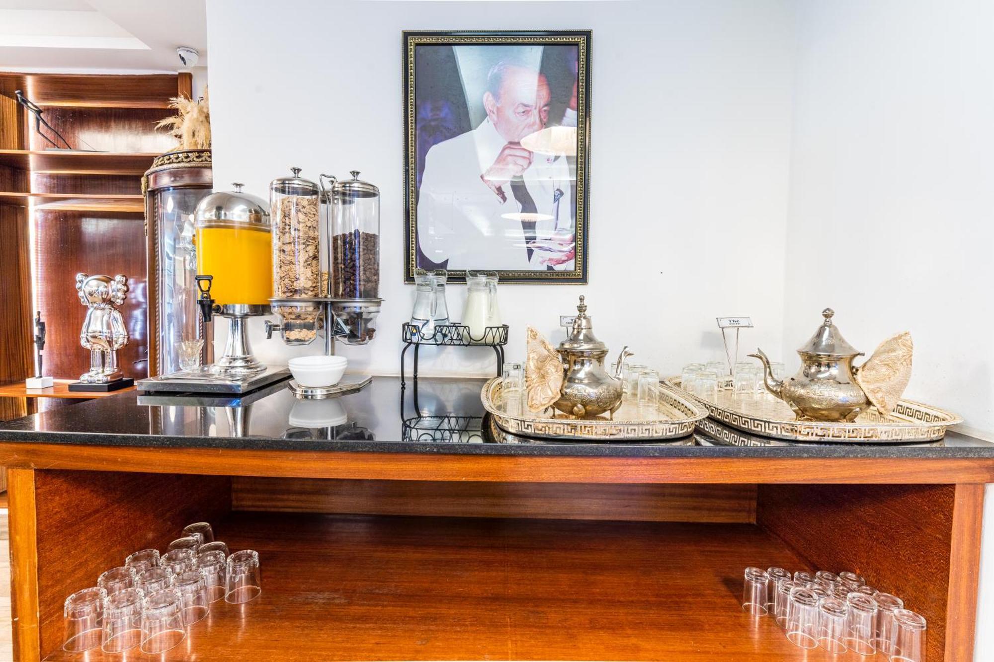 One Hotel Касабланка Экстерьер фото A picture of the late Chef Antonino Galea at the breakfast counter at the Westin Palace, St. Petersburg, Russia