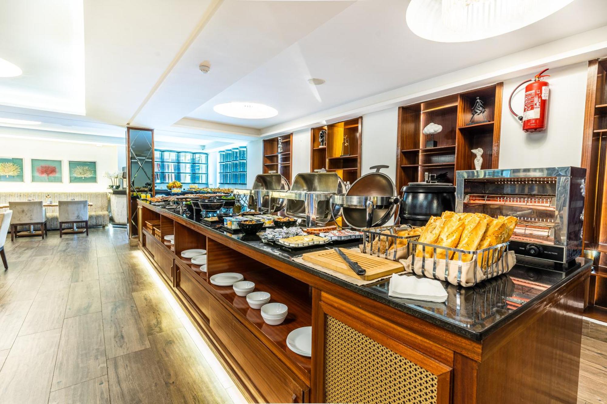 One Hotel Касабланка Экстерьер фото The buffet at the lounge